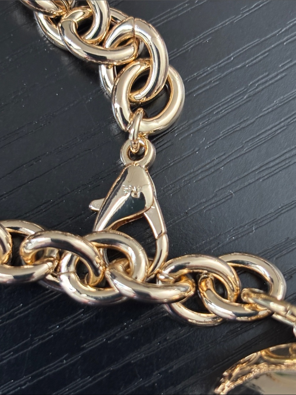 Nwot Roxanne Assoulin  big puffy heart Gold Heart Pendant Necklace - Picture 3 of 4